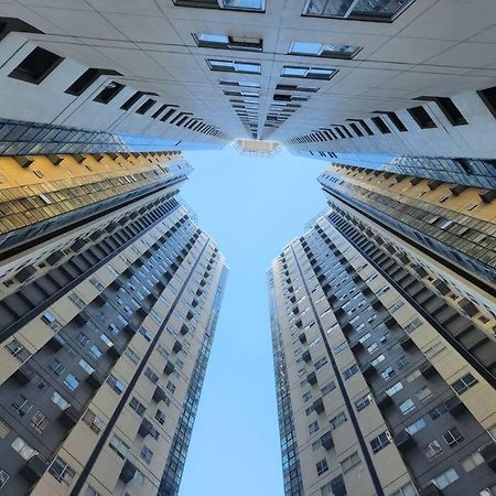 Enjoy Bgc Sunset And Golf Course View 2 Bedroom Loft With 100Mbps Internet Connection Manilla Buitenkant foto