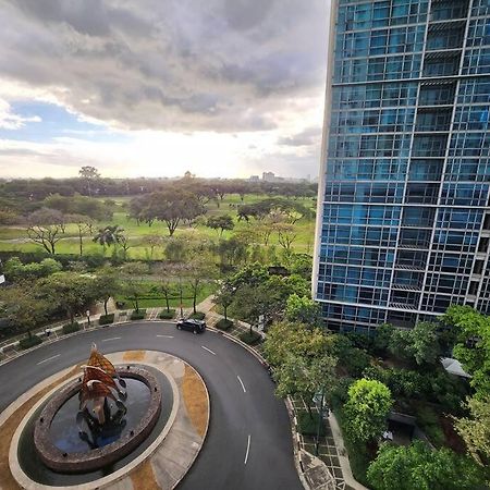 Enjoy Bgc Sunset And Golf Course View 2 Bedroom Loft With 100Mbps Internet Connection Manilla Buitenkant foto