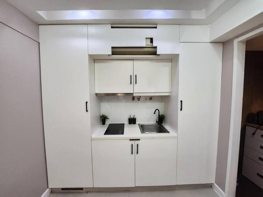 Enjoy Bgc Sunset And Golf Course View 2 Bedroom Loft With 100Mbps Internet Connection Manilla Buitenkant foto