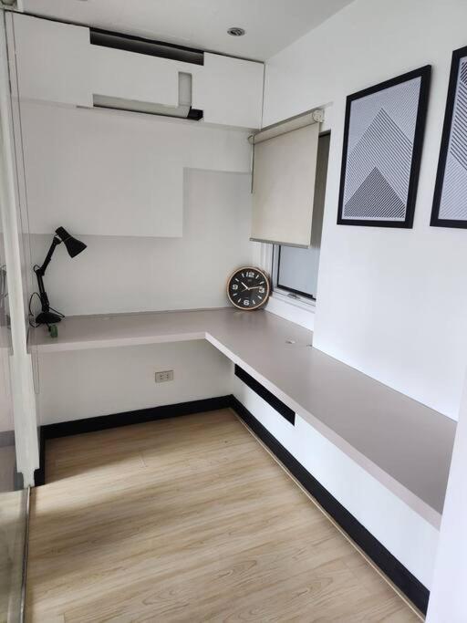 Enjoy Bgc Sunset And Golf Course View 2 Bedroom Loft With 100Mbps Internet Connection Manilla Buitenkant foto