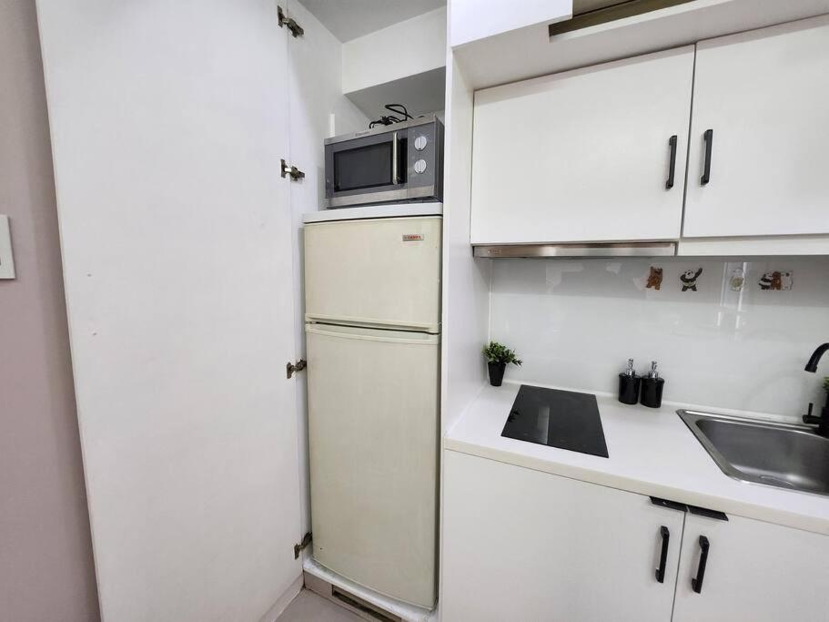 Enjoy Bgc Sunset And Golf Course View 2 Bedroom Loft With 100Mbps Internet Connection Manilla Buitenkant foto